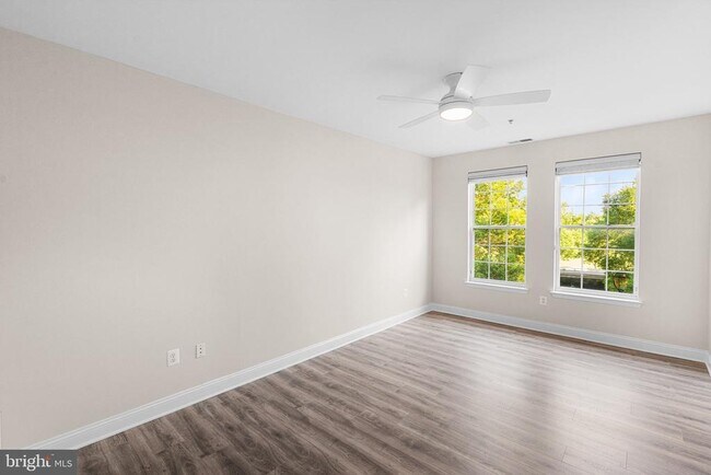 Building Photo - 701 Fallsgrove Dr