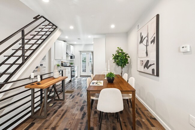 Building Photo - Grays Ferry beauty!