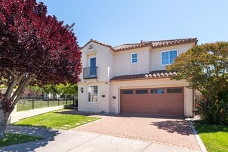 Building Photo - Private 4-Bedroom Cul-de-Sac Home with Hot Tub & Two Living Areas