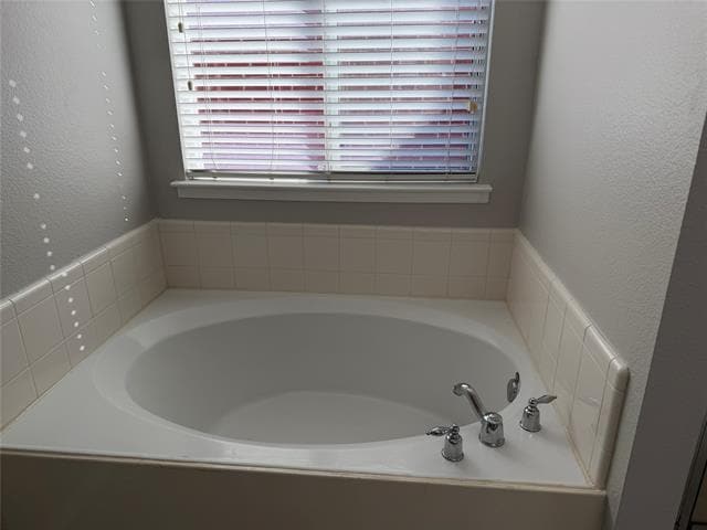 Building Photo - 220 Bonsai Dr