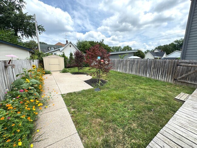 Building Photo - 1242 Cottage Ave