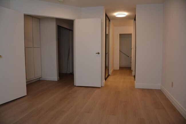 Building Photo - Sharp Pittsburg 3/2