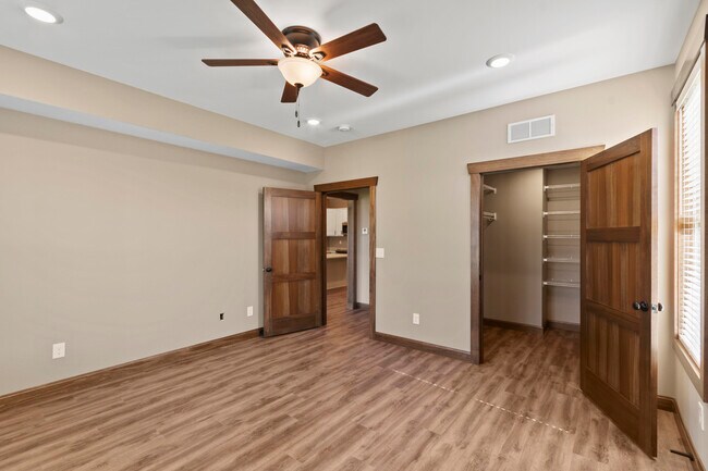 Building Photo - 200 Riverview Dr