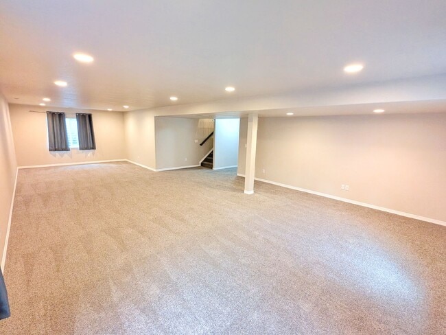 Building Photo - 5 Bedroom Three Bathroom Single Family Home in Monument