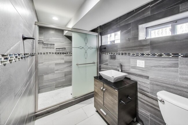 Building Photo - 6544 N Albany Ave