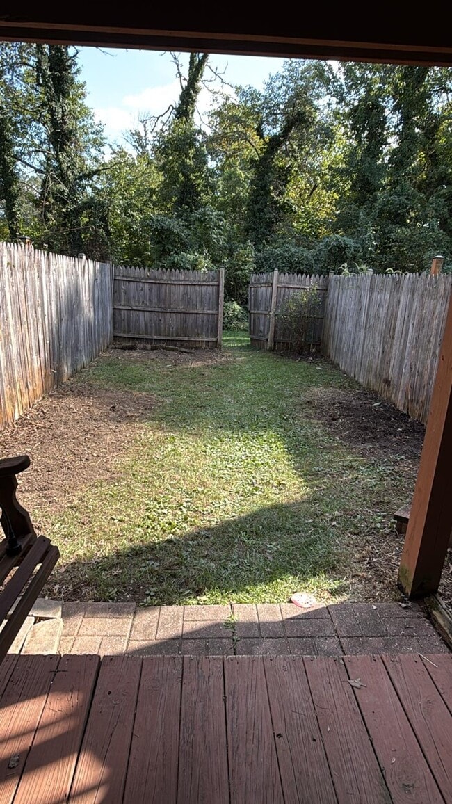 Building Photo - 8903 Rosewood Way