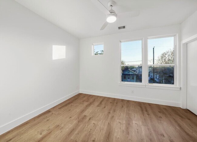 Building Photo - 5212 Arapahoe St