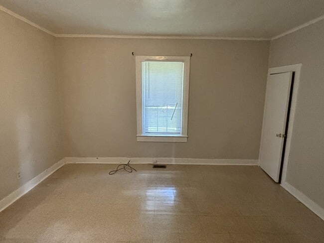 Building Photo - 553 State Rd 210