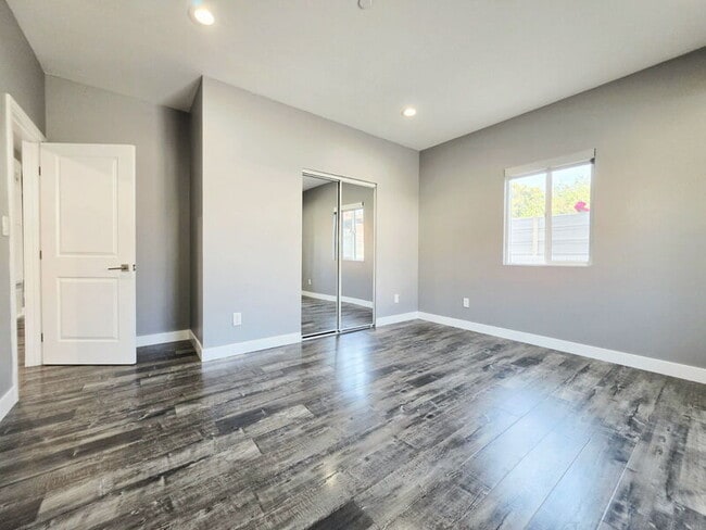 Building Photo - 631 W 83rd St