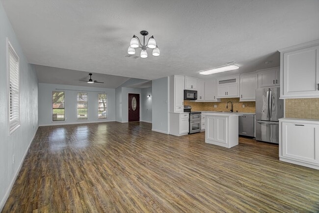 Building Photo - 5702 Golden Grove Ln
