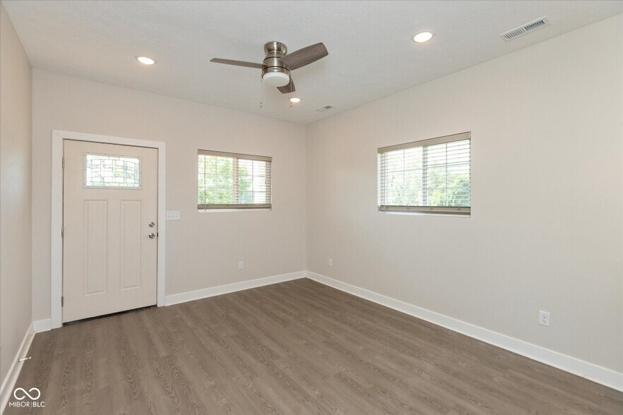 Living Room - 225 N Hamilton Ave