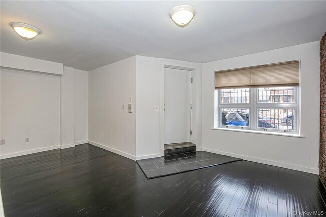 Building Photo - 1312 Putnam Ave