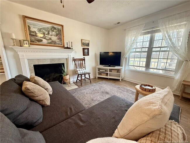 Building Photo - 234 Pender Rd