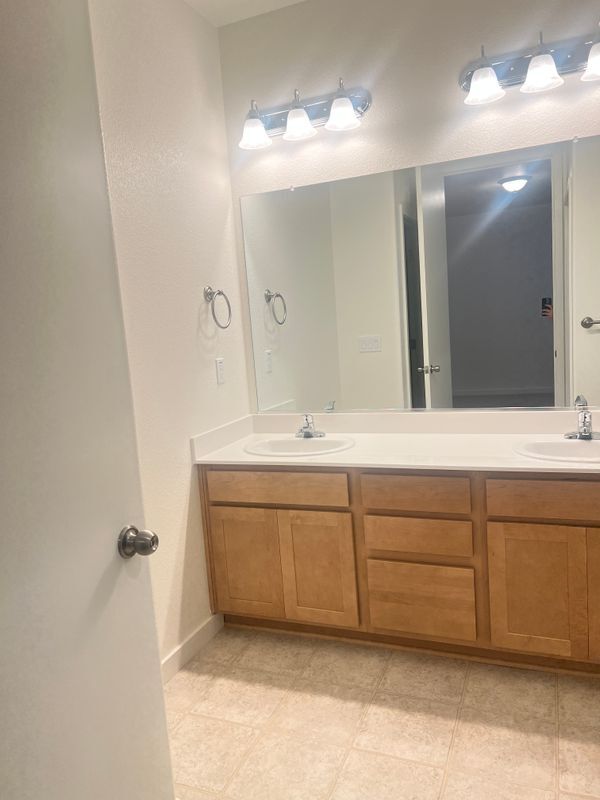 Building Photo - 741 Skyler Ct