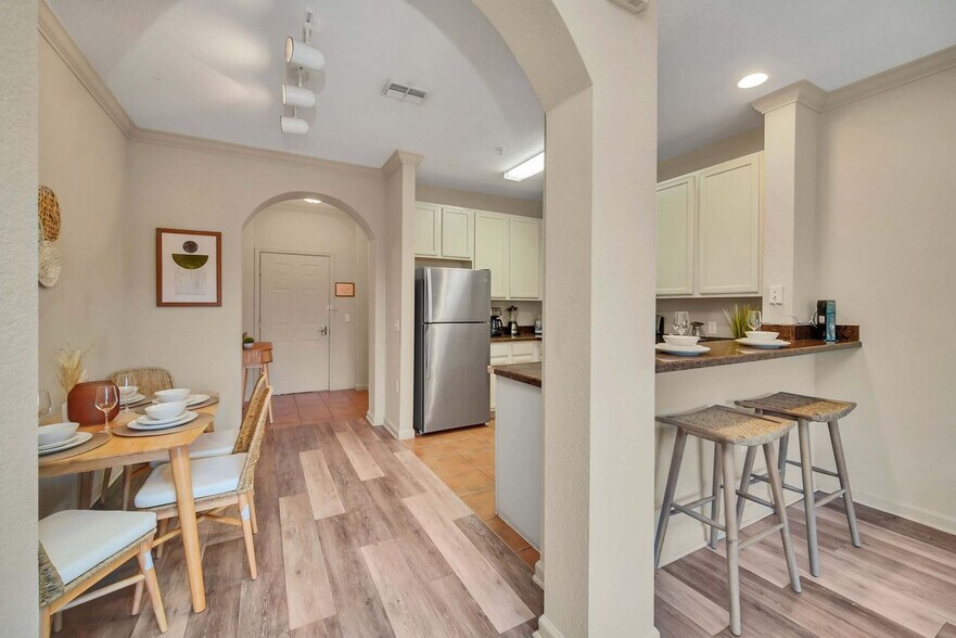 Building Photo - 14200 Avalon Rd