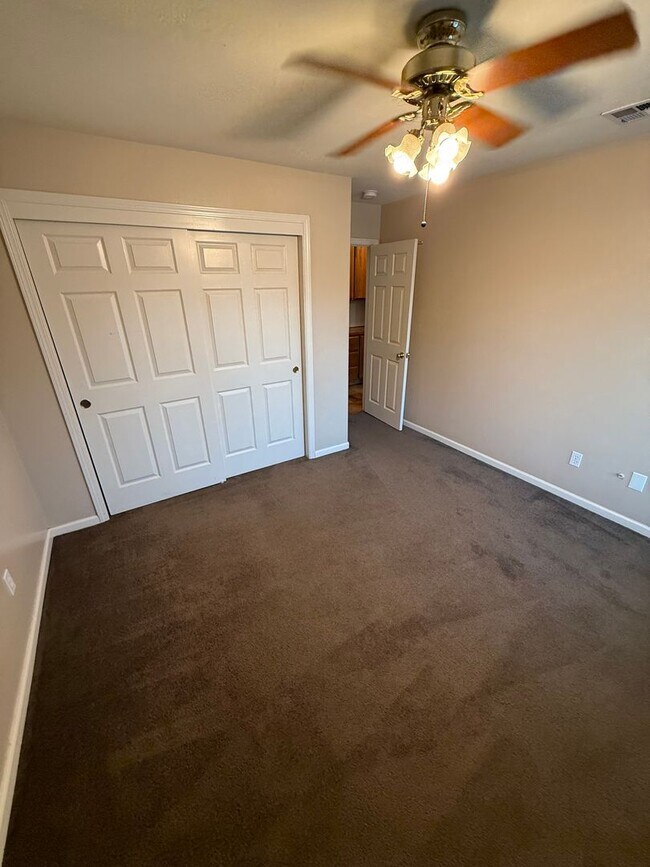 Building Photo - Charming 3-Bedroom Home in North Campus Park