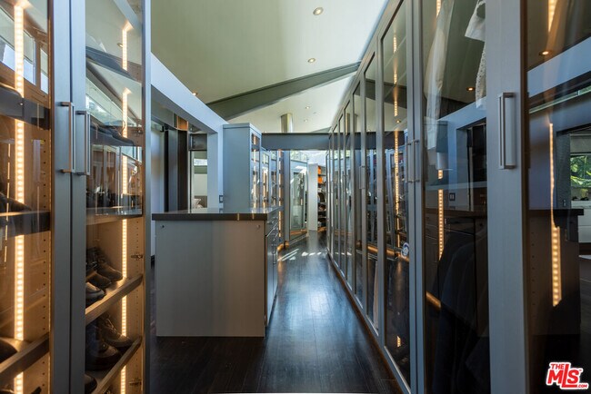 Building Photo - 8538 Eastwood Rd