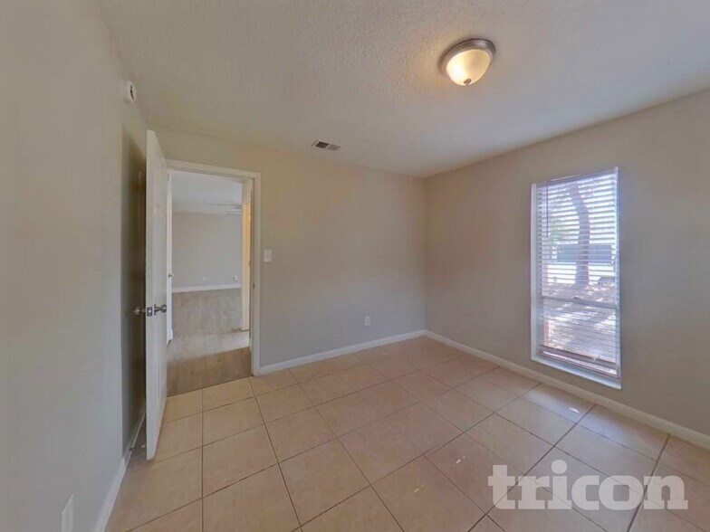 Building Photo - 2541 Brampton Ct