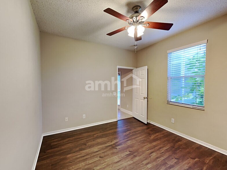 Building Photo - 10318 Goldenbrook Way