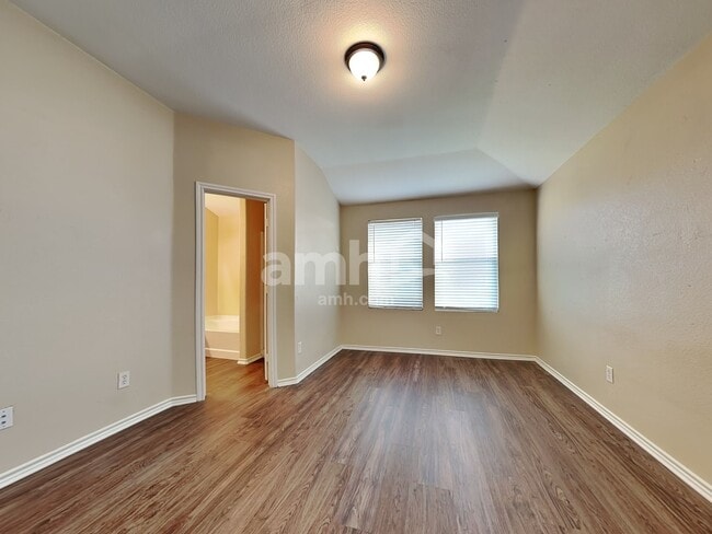 Building Photo - 106 Robin Ln