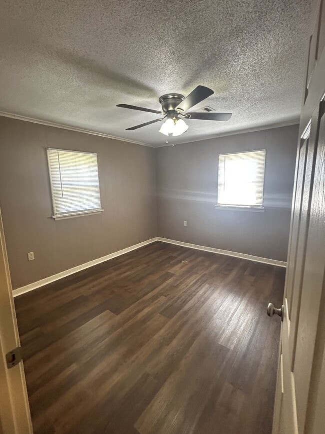 Building Photo - 451 Mill St