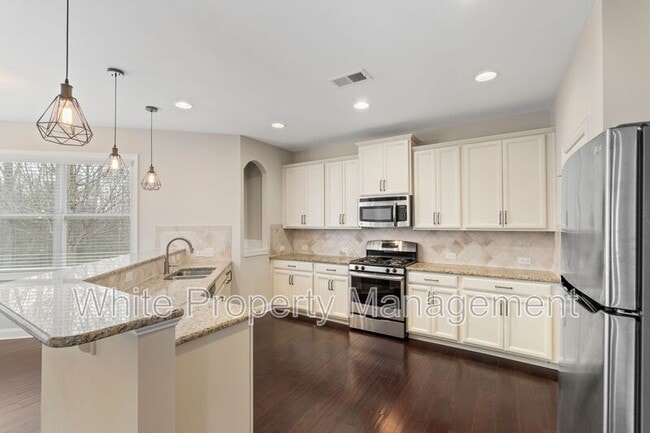 Building Photo - 541 Daventry Ct