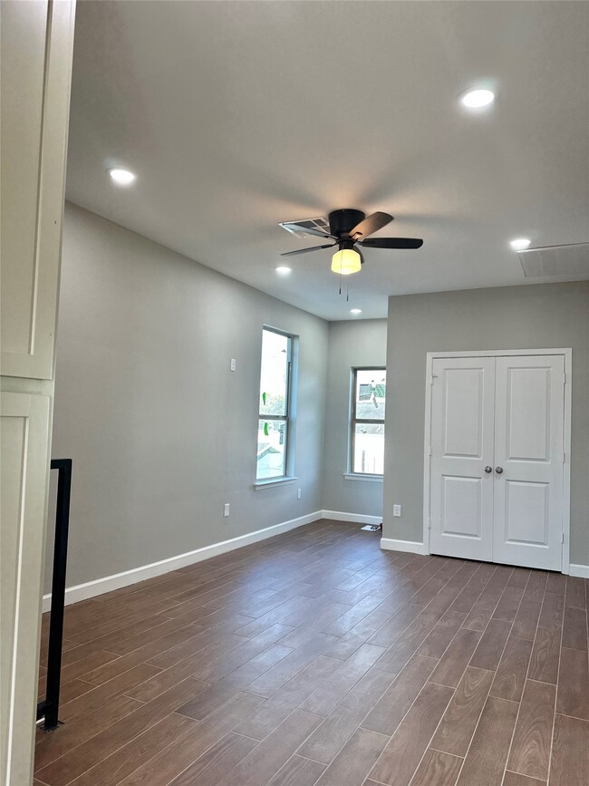 Building Photo - 8321 Coma St