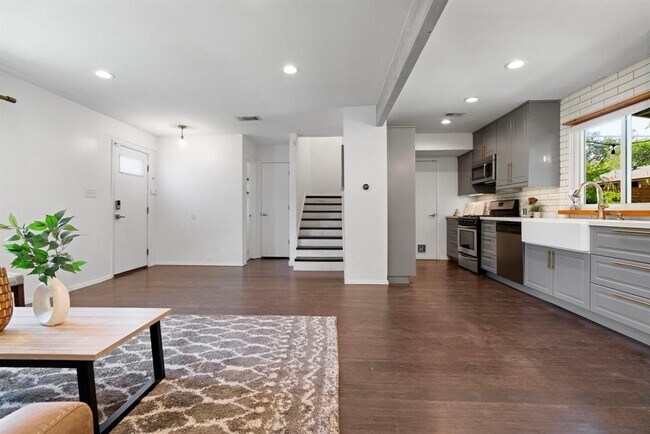 Building Photo - 309 Craigmont Dr