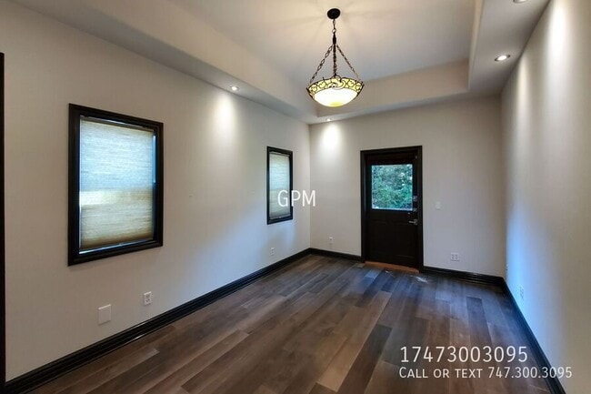 Building Photo - 347 N Fairview St