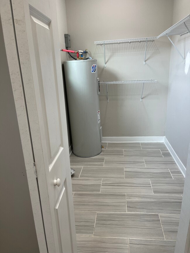 Building Photo - 801 Rockefeller St