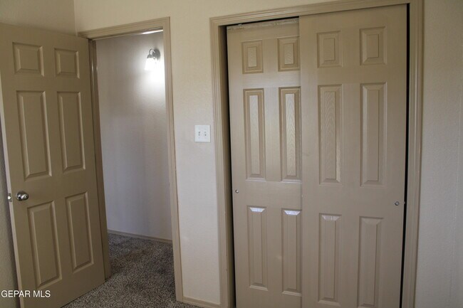 Building Photo - 2416 Escape Point St