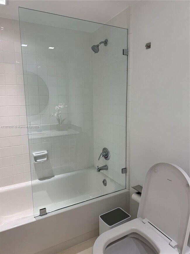 Building Photo - 900 Bay Dr