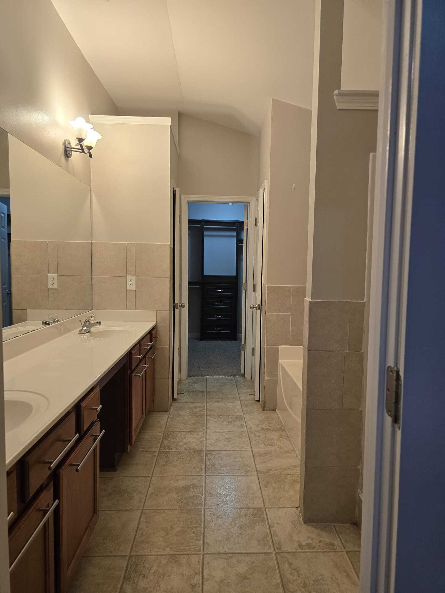 Building Photo - 1642 Balvaird Dr