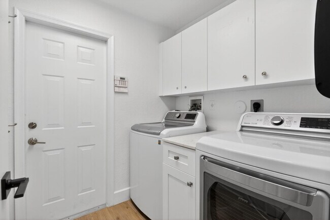 Building Photo - 1012 Fairfield Meadows Dr