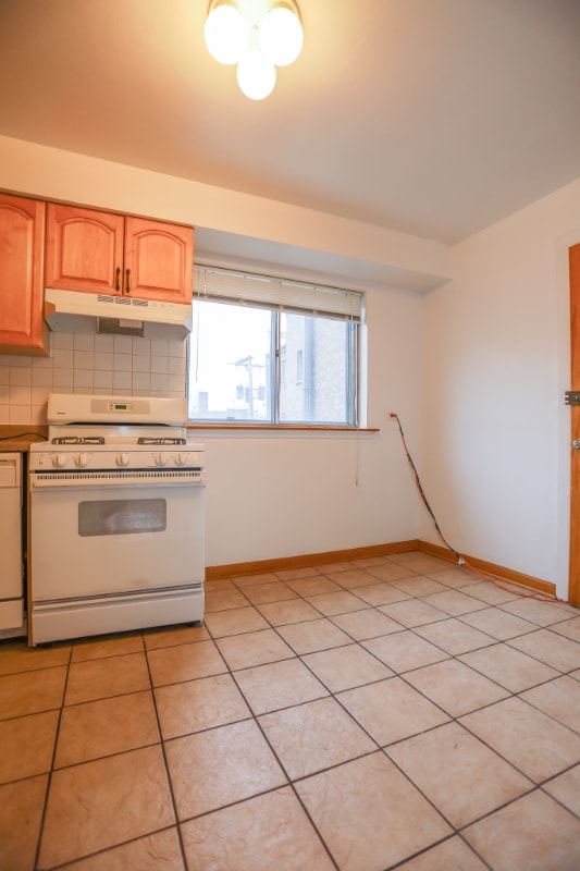 Building Photo - 5701 N Kimball Ave