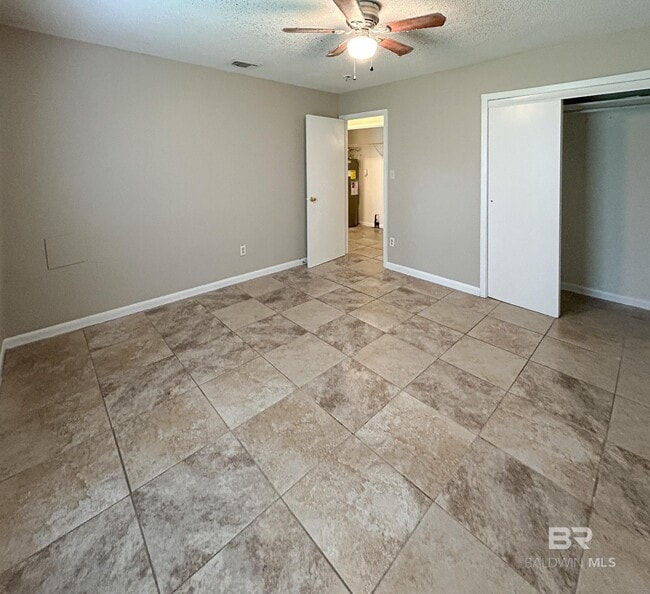 Building Photo - 6410 Schoel Ln