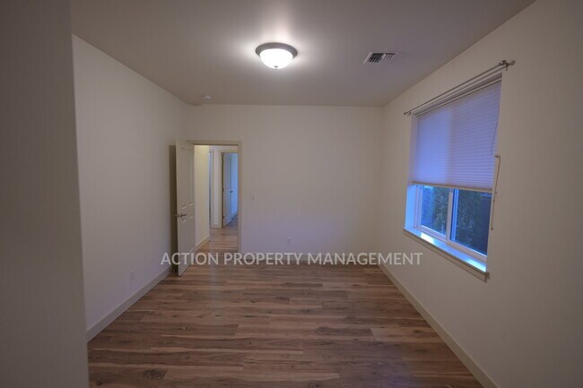Building Photo - Beautiful custom-built 3 bed, 1 office, 2 bath, 2 car garage in Sequim
