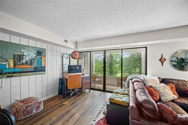 Building Photo - 4902 University Ave