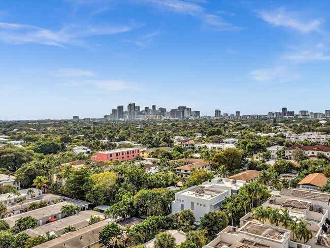 Building Photo - 900 NE 18th Ave