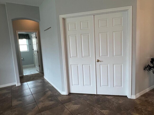 Building Photo - 3535 Somerset Cir
