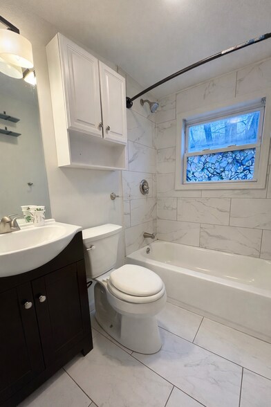 Building Photo - 36 Candice St