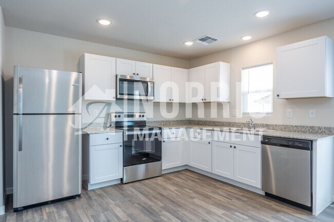 Building Photo - MOVE-IN SPECIAL: Large Home in Coolidge