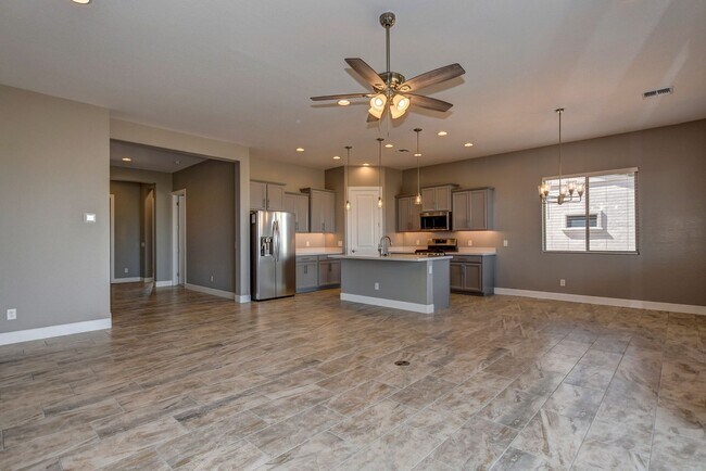 Building Photo - Beautiful large 3x2 home in Granite Dells Estates - Dog friendly