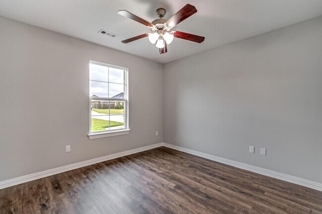 Building Photo - 499 Concho St