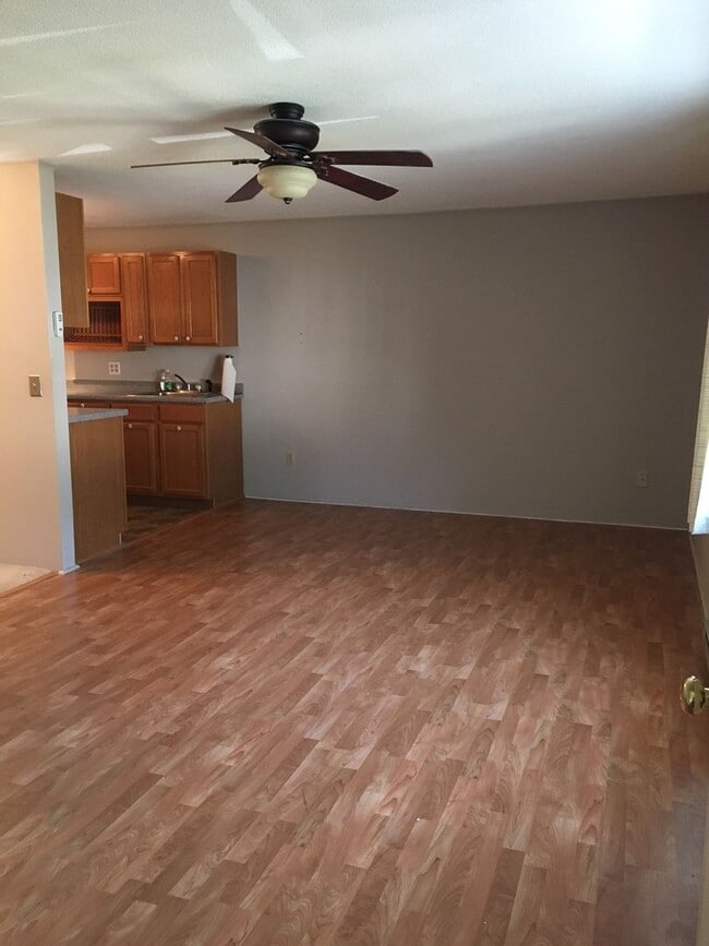 Building Photo - One bedroom with garage