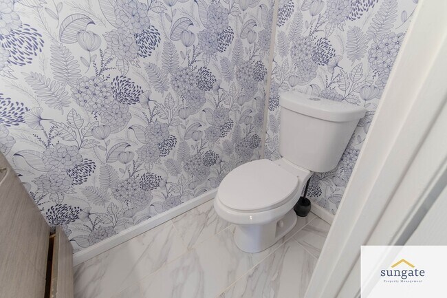 Building Photo - 4254 Cayuga Rd