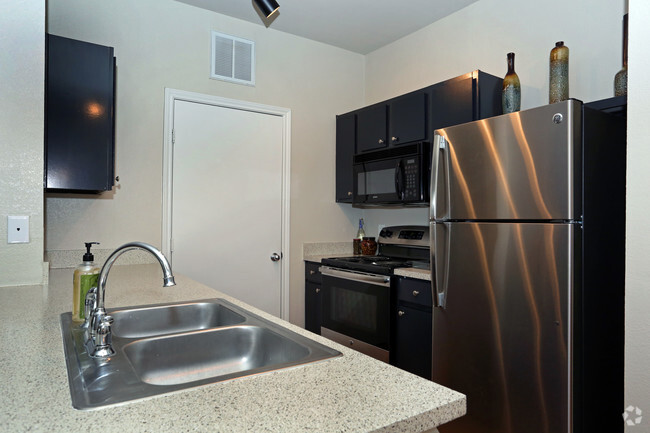 575SF_1BR_Kitchen - Mandalay Apartment Homes