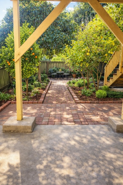 Building Photo - 241 Tingley St