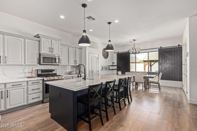 Building Photo - 8414 W Northview Ave