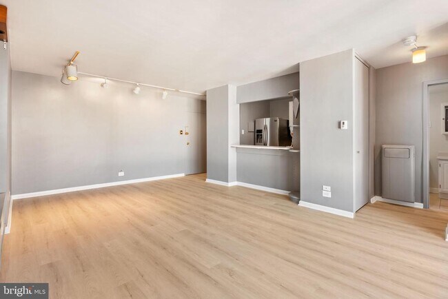 Primary Photo - 1260 21st St NW